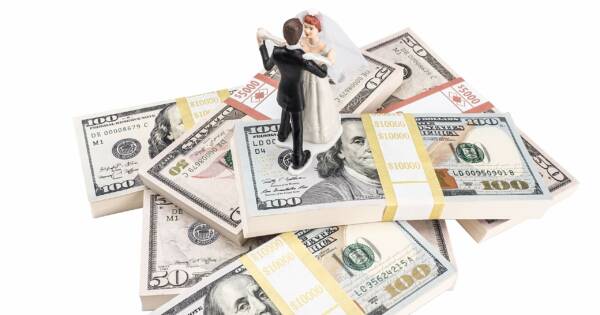 Wedding Cake Topper on Money